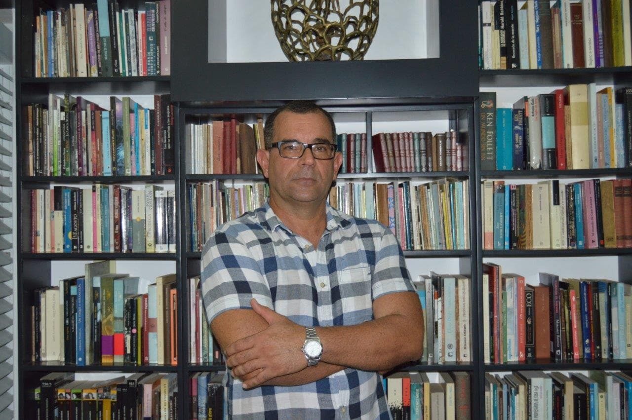 Carlos L. Zamora
